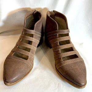 Free People Sz 40 Brown Pointy Toe Ankle Boots Straps Zipper Closure Leather